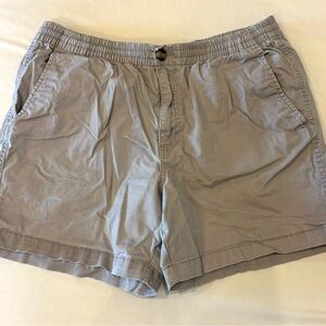 Men’s gray crown & ivy shorts size medium. Gently used.